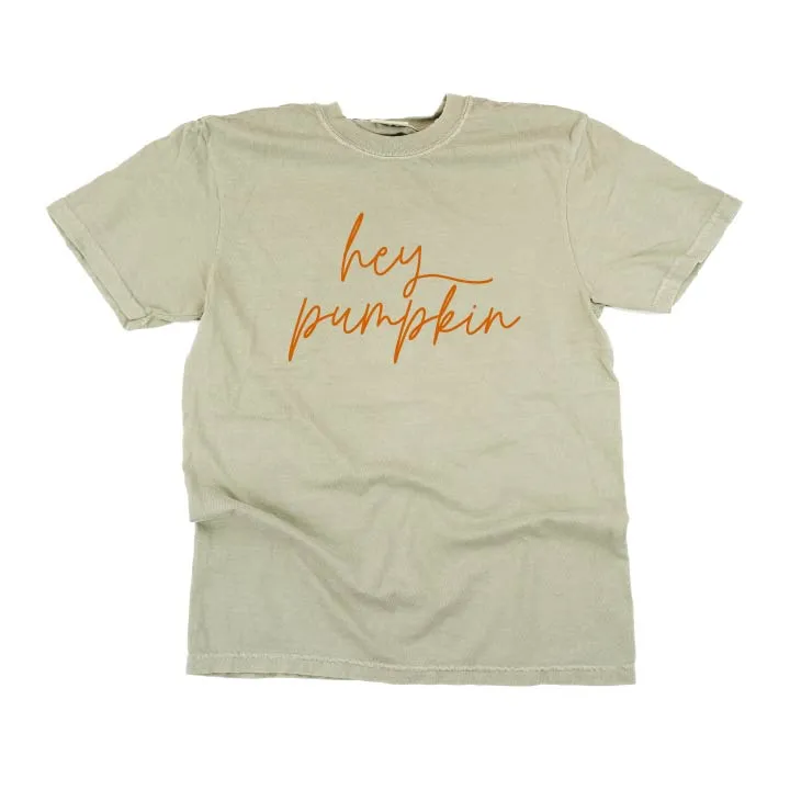 Hey Pumpkin - Cursive - SHORT SLEEVE COMFORT COLORS TEE