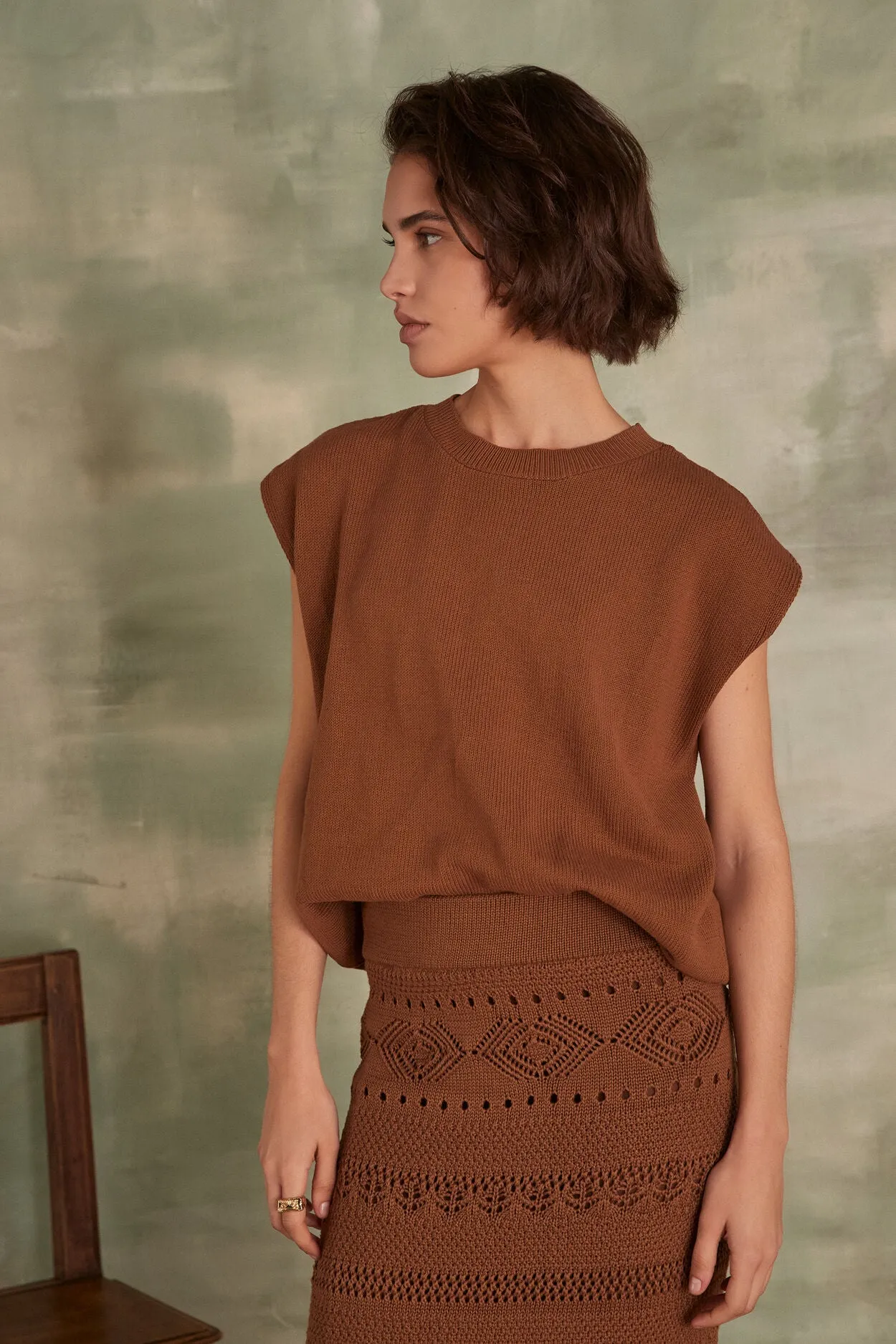 LADY BIS BROWN SLEEVELESS JUMPER